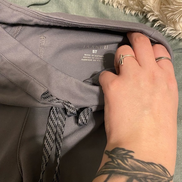 Small tall Jaanuu scrub pants slim fit - Picture 2 of 4